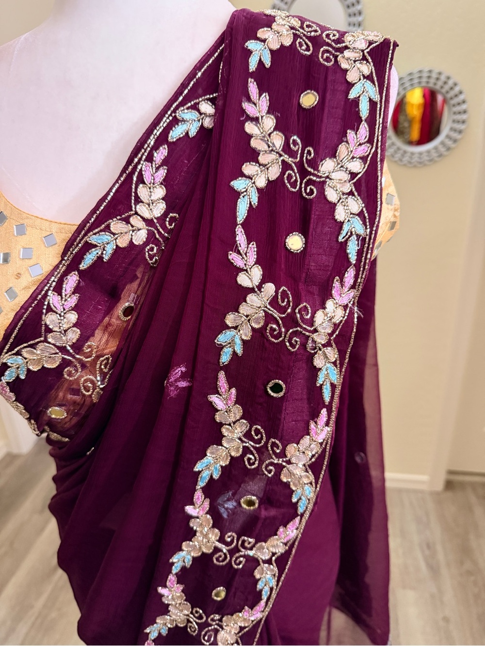 Wine color saree with blouse - Picture 3 of 9
